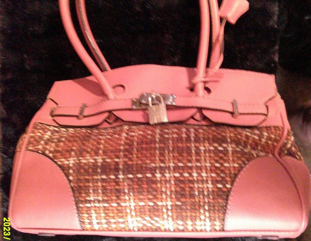 Vintage bag Melon color with basket weave yarn and lock with key